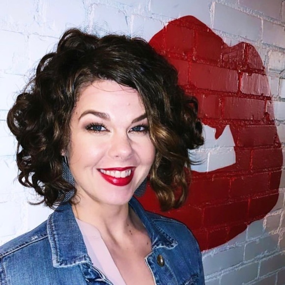 Meet your Posher, Mandy - Picture 3 of 3